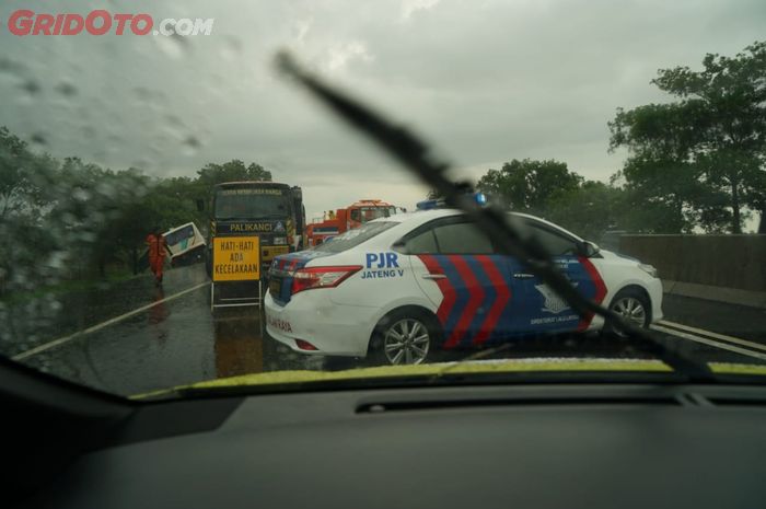 mudik, genangan air, tapak ban, aquaplaning, Kondisi Ini Bisa Picu Mobil Mengalami Aquaplaning Saat Mudik