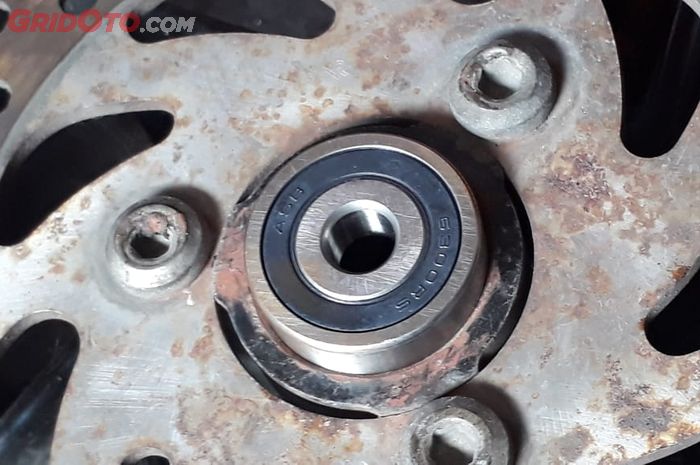 motor bekas, bearing, bearing roda, roda motor, bearing roda motor, cara bikin bearing roda motor awet, cara bikin awet bearing roda motor, cara memperpanjang umur bearing roda motor, laher bearing, Beginilah Cara Mudah Memperpanjang Umur Laher Bearing Roda Motor