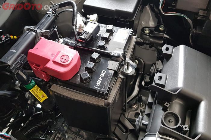 mobil bekas, aki kering, aki basah, aki mobil, penyebab umur aki mobil pendek, penyebab umur aki  jadi pendek, kenapa  umur aki mobil jadi pendek, Pantas Saja Umur Aki Mobil Pendek, Ternyata Hal Sepele Ini Penyebabnya