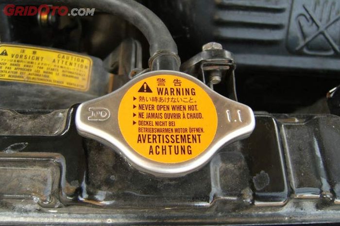Radiator, mobil, panas, radiator mobil, tutup radiator, Berbahaya, Ini Alasan Jangan Buka Tutup Radiator Mobil Saat Panas!