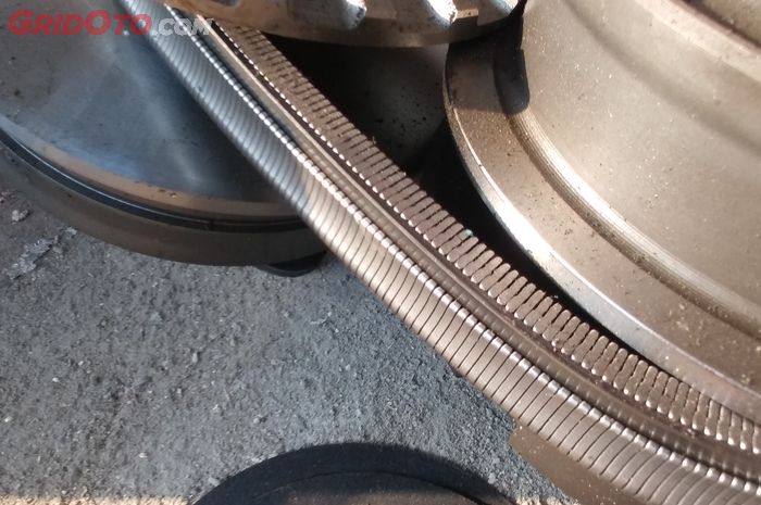 mobil matik, oli transmisi, transmisi matik, Transmisi CVT, cvt mobil, Perlu Tahu, Ini Penyebab Sabuk Baja Transmisi CVT Mobil Mudah Putus
