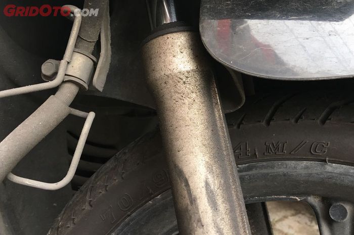 motor bekas, sil sokbreker, sokbreker mobil, penyebab sil sokbreker bocor, penyebab sil sokbreker motor bocor, apa penyebab sil sokbreker motor bocor, apa yang penyebab sil sokbreker motor bocor, kenapa sil sokbreker motor bocor, Pantas Saja Sil Sokbreker Depan Motor Bocor Terus, Ternyata Ini Sebabnya