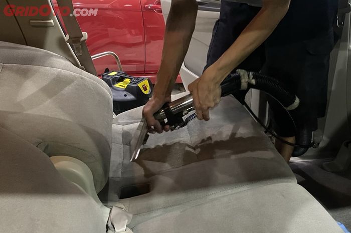 interior mobil, mobil bekas, cara bersihkan interior mobil, cairan pembersih interior mobil, bersihkan interior mobil, cara mudah bersihkan interior mobil, cara mudah bersihkan interior, Begini Cara Mudah Bersihkan Interior Mobil Yang Nodanya Agak Bandel