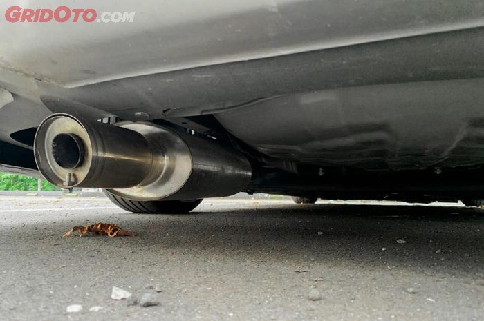 oli mesin, knalpot, ring piston, silinder, asap putih, Asap Knalpot Putih Keluar dari Knalpot Mobil, Penyebabnya Karena Ini