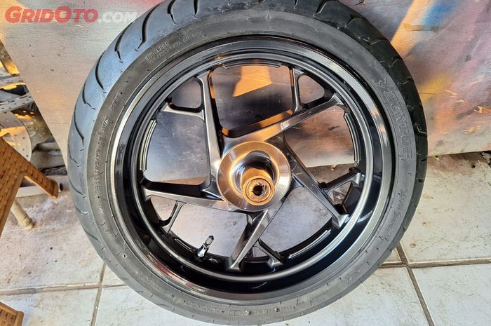 motor bekas, pelek motor, cairan anti bocor, Cairan ban anti bocor, dampak cairan anti bocor, dampak cairan ban anti bocor, Baru Tahu, Ternyata  Cairan Anti Bocor Bikin Pelek Motor Susah Dicat