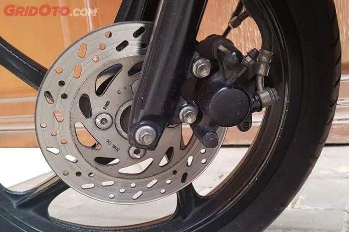 kampas rem, kampas rem motor, penyebab kampas rem cepat habis, penyebab kampas rem motor cepat habis, kenapa kampas rem cepat habis, apa penyebab kampas rem motor cepat habis, Inilah Kebiasaan Sepele Penyebab Kampas Rem Bekas Cepat Habis