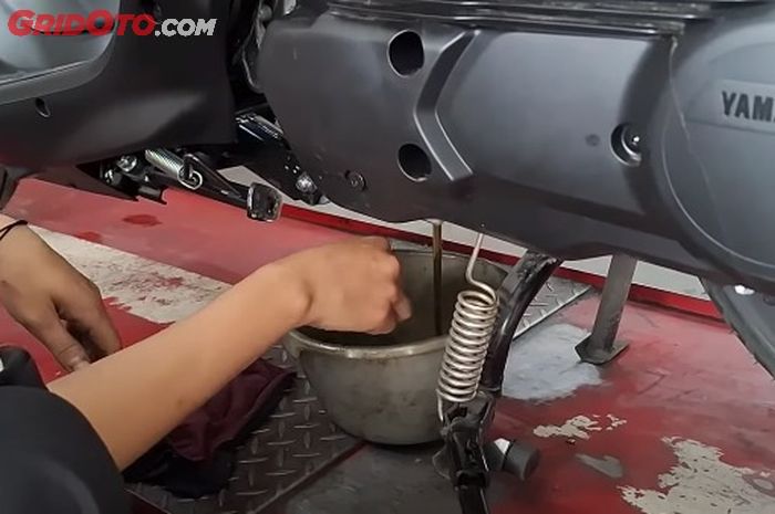 oli mesin, ring piston, vampir oli mesin motor, Pakai Ring Piston Ini, Oli Mesin Motor Diklaim Gak Gampang Kurang