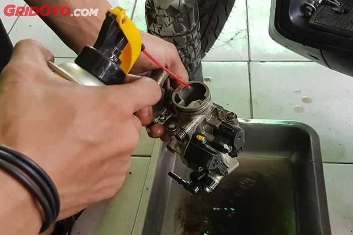 motor matic, throttle body motor, Sensor TPS, idle screw, throttle body motor matic, sensor tps motor matic, Ini Sebabnya Sensor TPS dan Idle Screw Motor Matic Jangan Terkena Cairan Cleaner