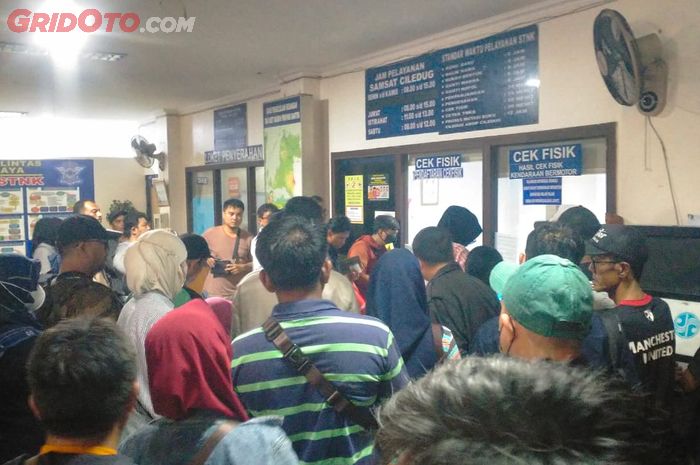 pelat nomor, stnk, samsat, pelat nomor hilang, Pelat Nomor Hilang Satu, Pelat Nomor Copot Satu Jangan Bikin di Pinggir Jalan, Samsat Terima Satuan