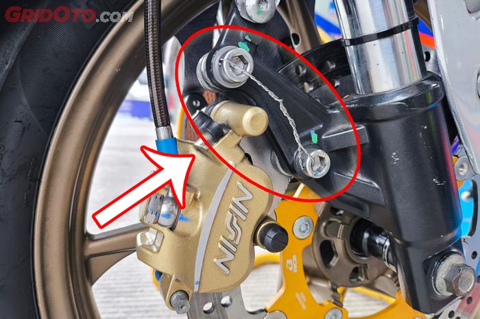 motor, motor balap, yamaha sunday race, kaliper rem, safety wire, Terjawab Ini Fungsi Kawat yang Banyak Mengikat Baut Motor balap