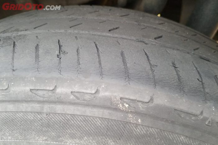 tambal, angin, paku, merusak, Jangan Biarkan Paku Menempel di Ban Mobil, Ternyata Ini Dampaknya