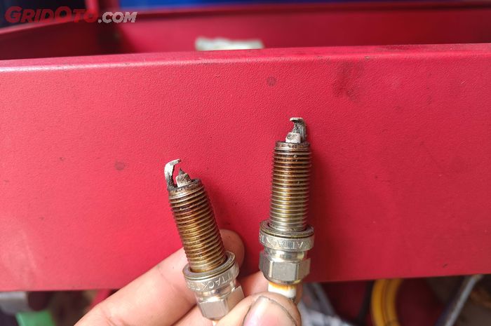 ring piston, sil klep, drat busi, pelumasan, Drat Busi Terlihat Ada Oli, Siap-siap Buat Ganti Komponen Ini