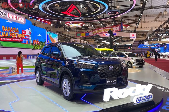 daihatsu, hybrid, chery, Daihatsu Rocky Hybrid, Chery Tiggo Cross CSH Hybrid Comfort, Selisih Cuma Gocap, Ini Kelebihan Dari Daihatsu Rocky Hybrid dan Chery Tiggo Cross CSH Comfort