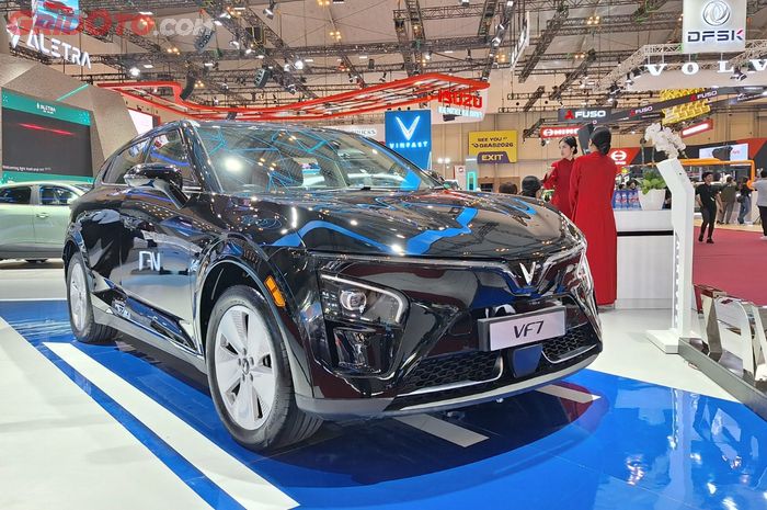 vinfast, VinFast VF 7, GIIAS 2025, VF 7 Plus, Harga Vinfast VF 7, Beli VinFast VF 7 di GIIAS 2025, Kapan Unitnya Sampai di Garasi?
