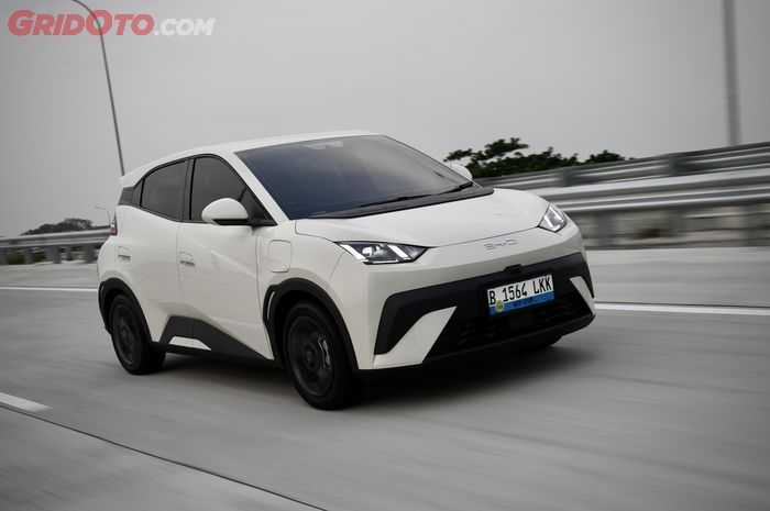 fitur, mobil listrik, Mobil LCGC, BYD Atto 1, Atto 1, Harga Beda Tipis Sama LCGC, Tapi BYD Atto 1 Unggul Di Fitur Ini