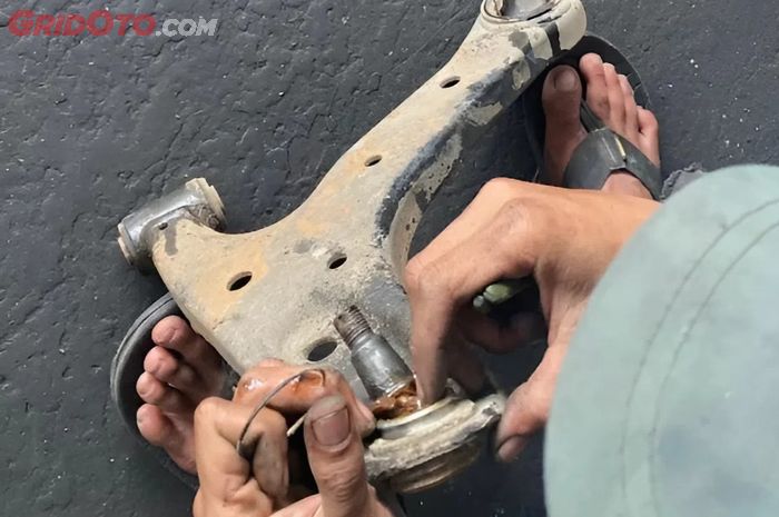 mobil, suspensi, Kaki-kaki, bushing arm, Harus Tahu, Kenali Fungsi dan Tips Merawat Bushing Arm Suspensi Mobil