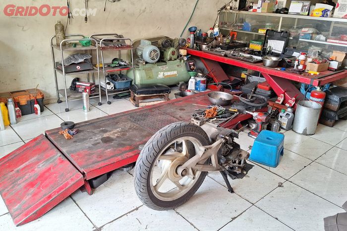 mobil baru, demo, bengkel motor, showroom, Mekanik dan Sales Curhat Imbas Demo, Bengkel Sepi Konsumen Tunda Pembelian