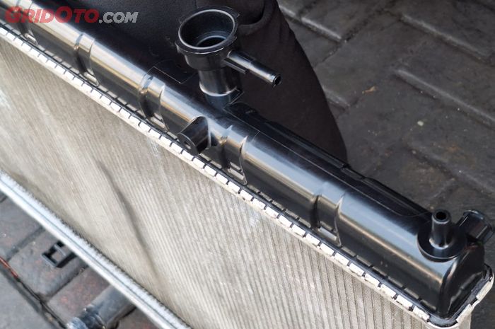 Radiator, Upper tank, ganti upper tank, irul radiator, Irit Banyak, Segini Biaya Ganti Upper Tank Radiator Mobil yang Bocor
