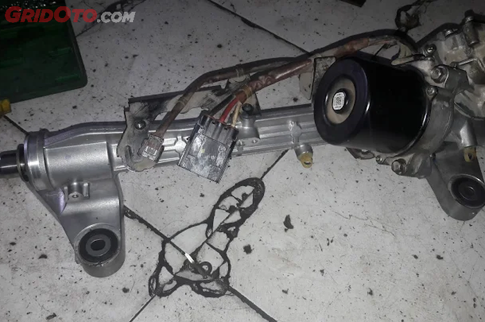 mobil, power steering, oli power steering, oli power steering mobil, Harus Tahu, Efek Buruk Terlambat Mengganti Oli Power Steering Mobil