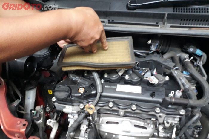 mobil bekas, filter udara, Cara Ganti Filter Udara, ganti filter udara, cara ganti filter udara mobil, Cara Ganti Filter Udara mobil di rumah, cara yang benar ganti filter udara mobil, ganti filter udara mobil, Kalian Wajib Perhatikan Ini Saat Ganti Filter Udara di Rumah Sendiri