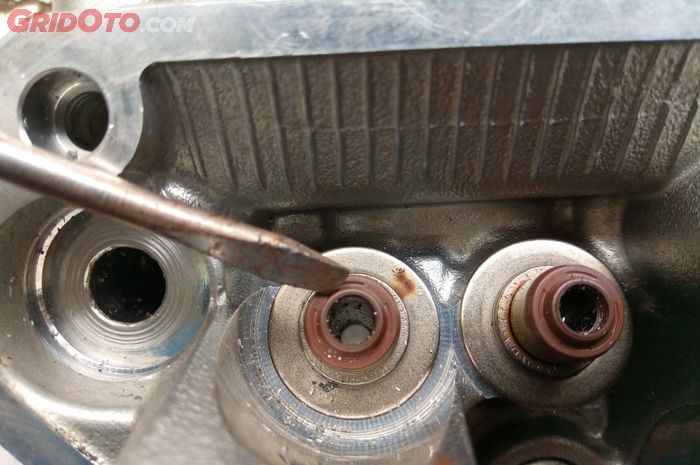 motor bekas, sil klep, sil klep motor, ciri sil klep motor aus, ciri sil klep motor minta ganti, Ini Ciri-ciri Sil Klep Motor Sudah Minta Diganti, Jangan Diabaikan
