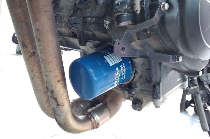motor bekas, filter oli, motor 250 cc, filter oli mesin, filter oli mesin mobil, filter oli mesin motor, Begini Kata Mekanik Soal Aman Tidak Pakai Filter Oli Mobil di Motor