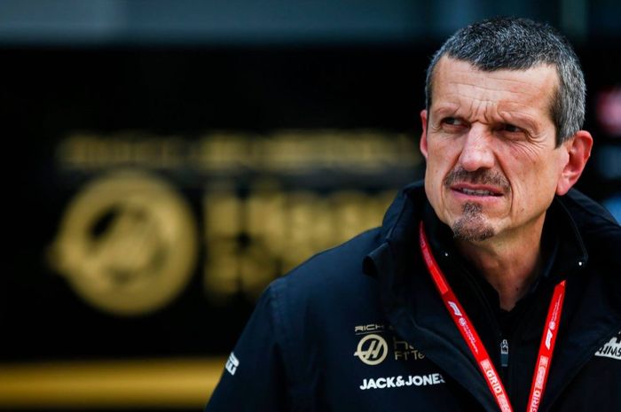 MotoGP, herve poncharal, Guenther Steiner, tech3, Mantan Bos Tim F1 Tertangkap Kamera Muncul di MotoGP Valencia, Apa Misinya?