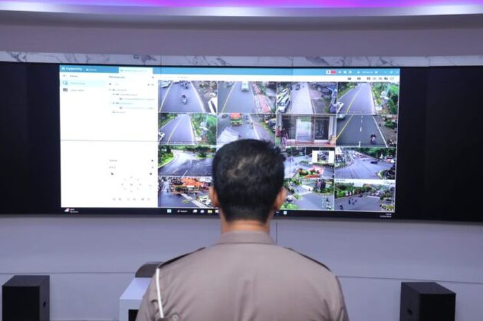 pelat nomor, tilang elektronik, ETLE, Ambulans Kena Tilang, TransJakarta Kena Tilang, Hati-hati, Dua Kasus Ini Bukti Kamera Tilang ETLE Buta Bentuk dan Wujud