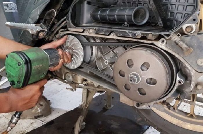 motor matic, v-belt, v-belt motor matic, bahaya v-belt motor matic aus masih dipakai, risiko v-belt motor matic aus masih dipakai, Ini Bahaya V-Belt Motor Matic Minta Ganti Masih Terus Dipakai