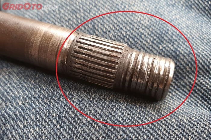 motor matic, mur pulley, mur pulley motor matic, cara memperbaiki mur pulley slek, cara memperbaiki mur pulley motor matic slek, cara benerin mur pulley motor matic slek, Inilah Beberapa Cara Memperbaiki Mur Pulley CVT Motor Matic Yang Slek