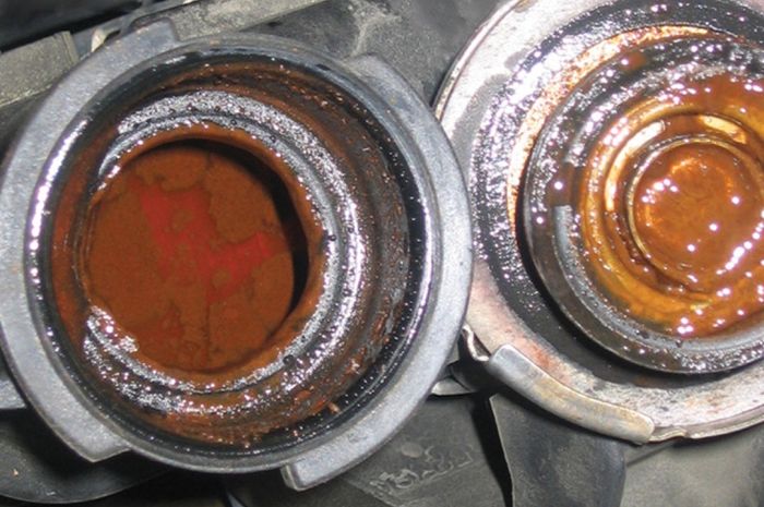 air radiator, warna air radiator, air radiator keruh, Banyak yang Belum Ngerti, Ini Penyebab Warna Air Radiator Mobil Butek