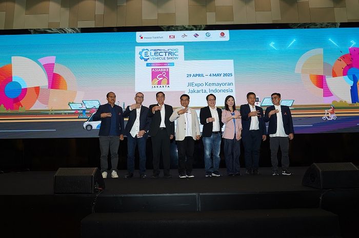 dyandra promosindo, moeldoko, Pameran kendaraan listrik, Periklindo, PEVS 2025, Dimeriahkan Ratusan Merek, Pameran PEVS 2025 Resmi Dibuka Dengan Harga Tiket Semurah Ini