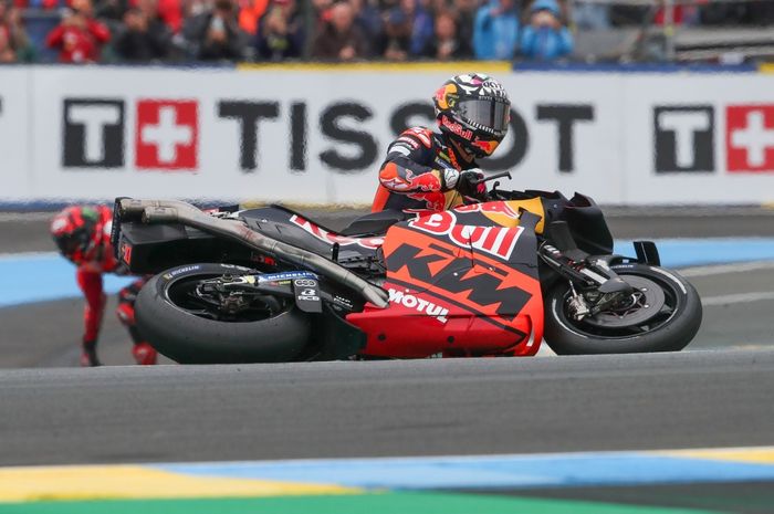 MotoGP, penalti, motogp prancis, pecco bagnaia, Enea Bastianini, Dua Kali Crash, Bastianini Panen 5 Long Lap Penalty di MotoGP Prancis 2025