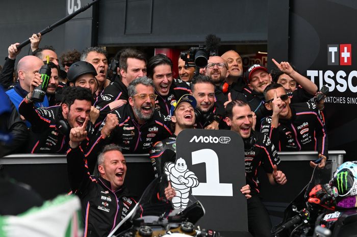 MotoGP, aprilia, jorge martin, motogp inggris, Marco Bezzecchi, Massimo Rivola, Bezzecchi Menang MotoGP Inggris 2025, Bos Aprilia Langsung Sebut Nama Martin