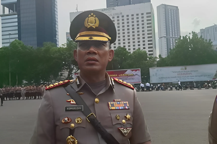 pejalan kaki, dirlantas polda metro jaya, tilang elektronik, pejalan kaki ditilang, Tilang Pejalan Kaki, Gaduh Pejalan Kaki Kena Tilang Elektronik, Polisi Pangkat Melati Tiga Klarifikasi Begini