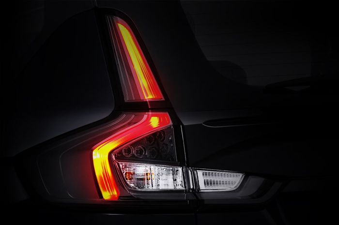 mitsubishi, Suzuki XL7, XL7 Hybrid Alpha Kuro, Varian Tertinggi XL7, Harga XL7 Hybrid Kuro, Mitsubishi Xpander Cross Dkk Waspada, Varian Tertinggi Suzuki XL7 Hybrid Siap Lepas Kandang