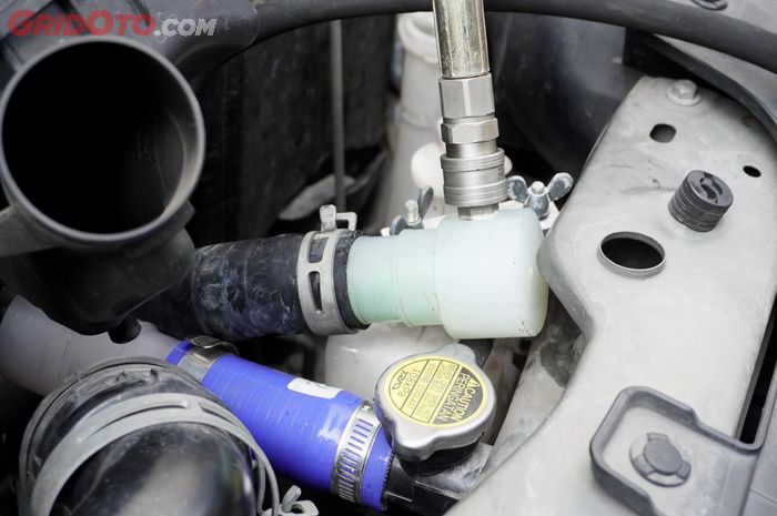 Radiator, mobil, air radiator, air radiator mobil, Ini Dia Penyebab Air Radiator Mobil Kotor dan Cepat Berkurang!