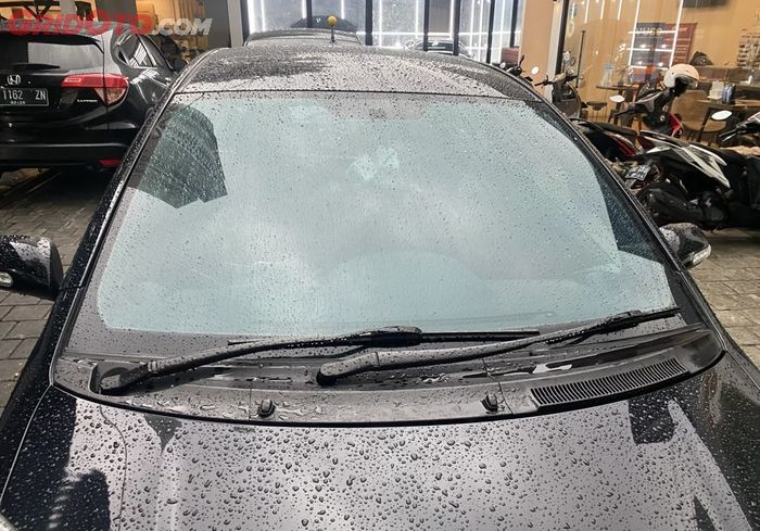 kaca, kaca mobil, mobil bekas, kaca mobil buram, penyebab kaca mobil buram, penyebab kaca mobil buram saat hujan, kenapa kaca mobil buram saat hujan, kaca mobil buram saat hujan, Hati-hati Kaca Mobil Buram Saat Hujan Deras, Treatment Ini Wajib Dilakukan