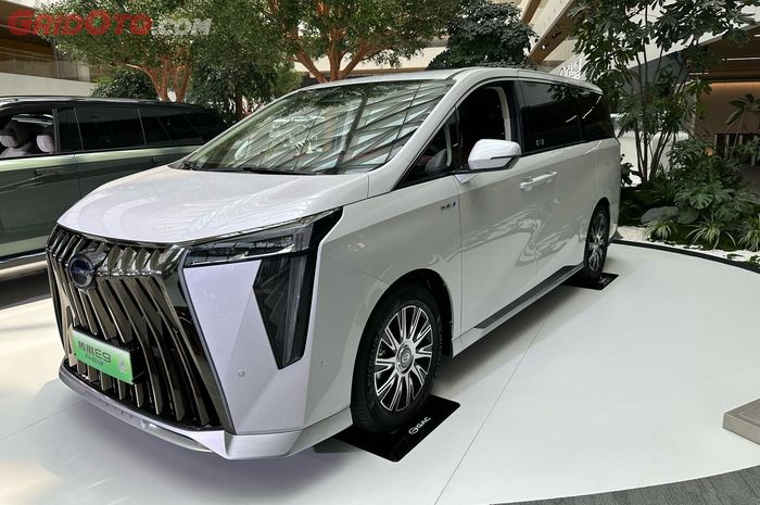 mobil listrik, alphard, Denza D9, AION UT, GAC E9 PHEV, Selain Mobil Listrik AION UT, Bakal Ada Pesaing Alphard PHEV dan Denza D9 di GIIAS 2025
