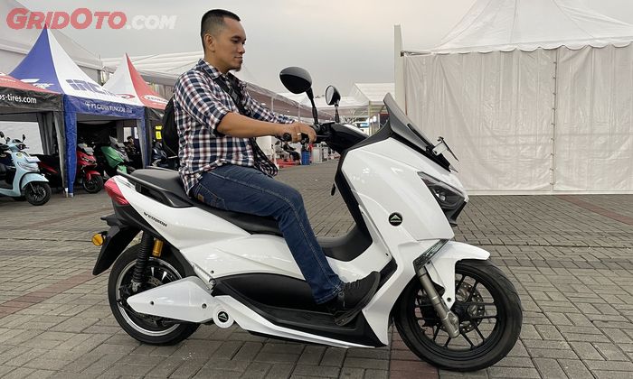 motor listrik, yamaha xmax, Motor Listrik Wedison, Kloningan Yamaha XMAX Dari Wedison, Ngecasnya Bisa Super Cepat