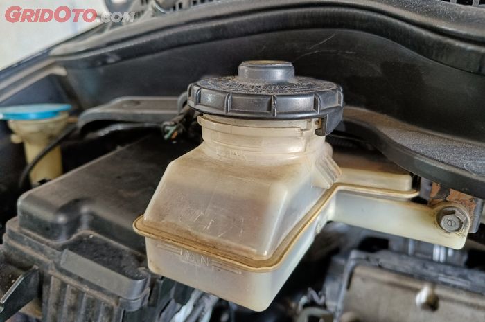 mobil bekas, minyak rem, minyak rem mobil, pedal rem mobil, pedal rem mobil keras, minyak rem mobil bekas, Biar Paham, Ini Tanda-tanda Minyak Rem Mobil Minta Ganti yang Baru