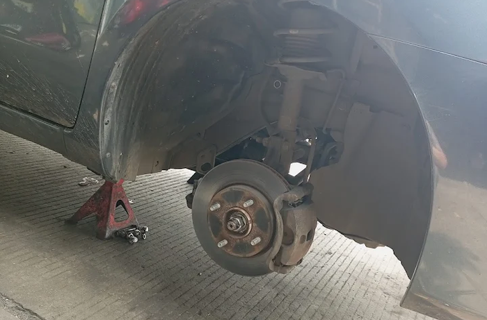 mobil, Kaki-kaki, oleng, mobil oleng, Direm, Bisa Jadi Ini Penyebab Mobil Sering Oleng Saat Direm Mendadak