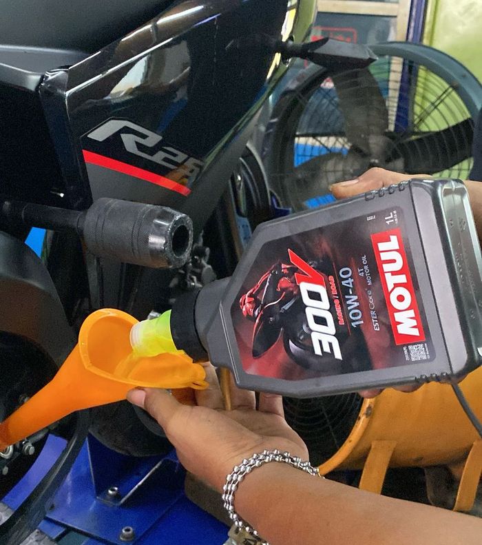 oli motul, oli mesin motor, oli balap, Motul 300V, Tes Oli Shell, Pakai Formula Baru, Begini Hasil Tes Dyno Oli Motul 300V Terbaru