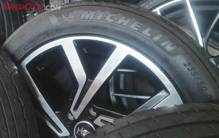 pelek, velg, velg mobil, pelek mobil, modifikasi pelek, Harus Tahu, Ini Tips Naikan Ukuran Pelek Agar Aman Dipakai Harian