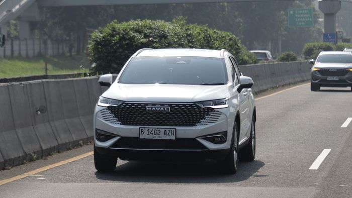 efisiensi, konsumsi bbm, komparasi, Haval H6 HEV, Haval Jolion HEV, Komparasi Efisiensi Haval H6 HEV dan Jolion HEV, Iritnya Beda Tipis