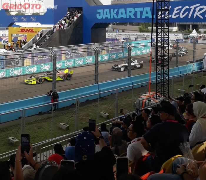 formula e, balap mobil listrik, dan ticktum, balap Formula E, Jakarta E-Prix 2025, Cupra Kiro, Drama di Jakarta E-Prix 2025, Ticktum Cetak Kemenangan Perdana Setelah 60 Start