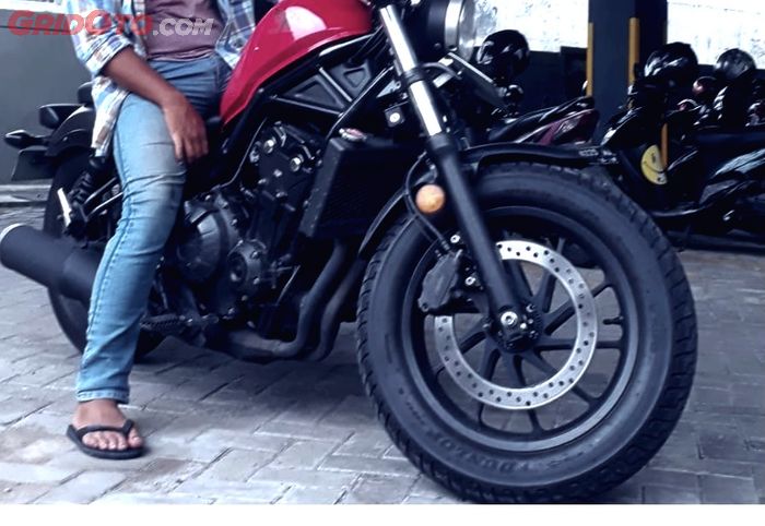 sandal, motor bekas, Bahaya Motoran Pakai Sandal, dampak motoran pakai sandal, risiko motoran pakai sandal, kenapa tidak boleh motoran pakai sandal, Simpel, Tapi Motoran Pakai Sandal Bisa Memunculkan Bahaya Ini