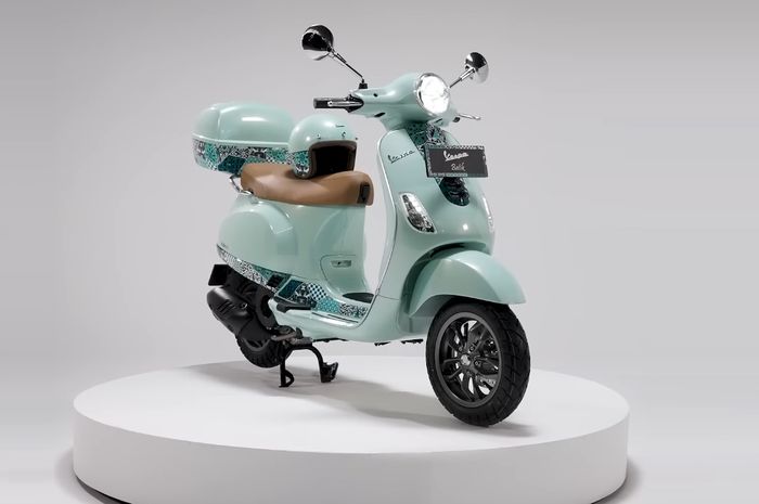 batik, vespa lx 125 i-get, harga vespa, vespa batik, vespa matic, harga Vespa matic, Makna 7 Motif Batik Nusantara yang Ada di Vespa Batik Edition, Berani Lihat Harganya?
