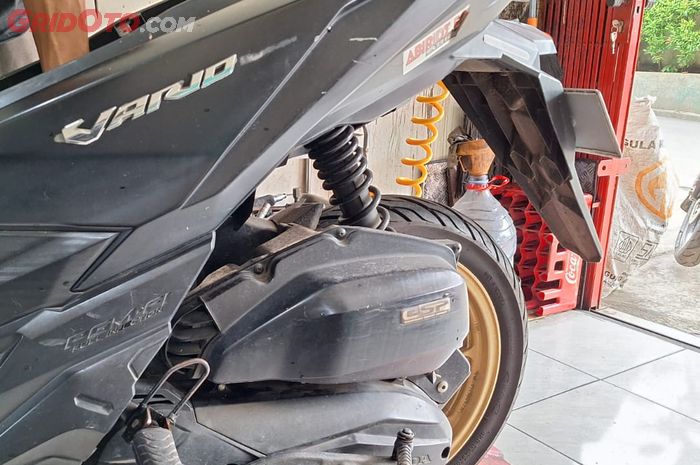 motor bekas, sokbreker, sokbreker motor, penyebab sokbreker jadi empuk, penyebab sokbreker jadi matul-mantul, Pantas Saja Sokbreker Motor Tiba-tiba Jadi Empuk, Ternyata Ini Masalahnya