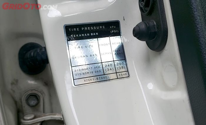 ban mobil, mobil bekas, ban mobil bekas, kenapa ban harus ditambah angin berkala, kenapa ban harus ditambah angin, Ternyata Ini Sebabnya Ban Mobil Wajib Ditambah Angin Secara Berkala